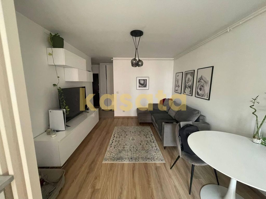 Apartament 2 camere tip studio, luminos, loc de parcare