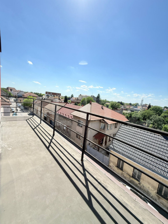 Penthouse 100 mp, terasă panoramică de 124 mp, zona Titule