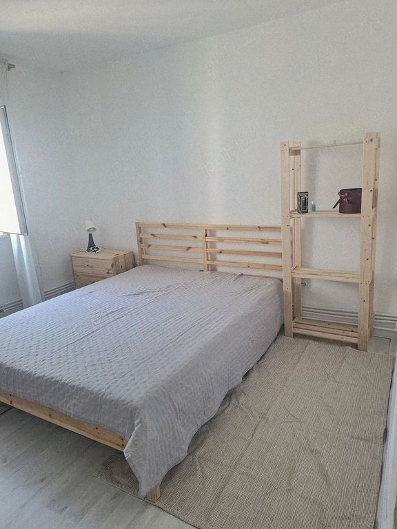 De inchiriat apartament 2 camere, Piața Centrală, et. 4...