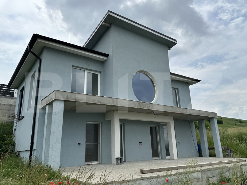 EXCLUSIV: Casă modernă, terasă panoramică, teren 500 mp,