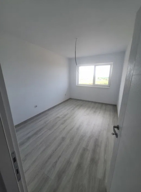 Apartament 3 camere, decomandat - zona Sanpetru