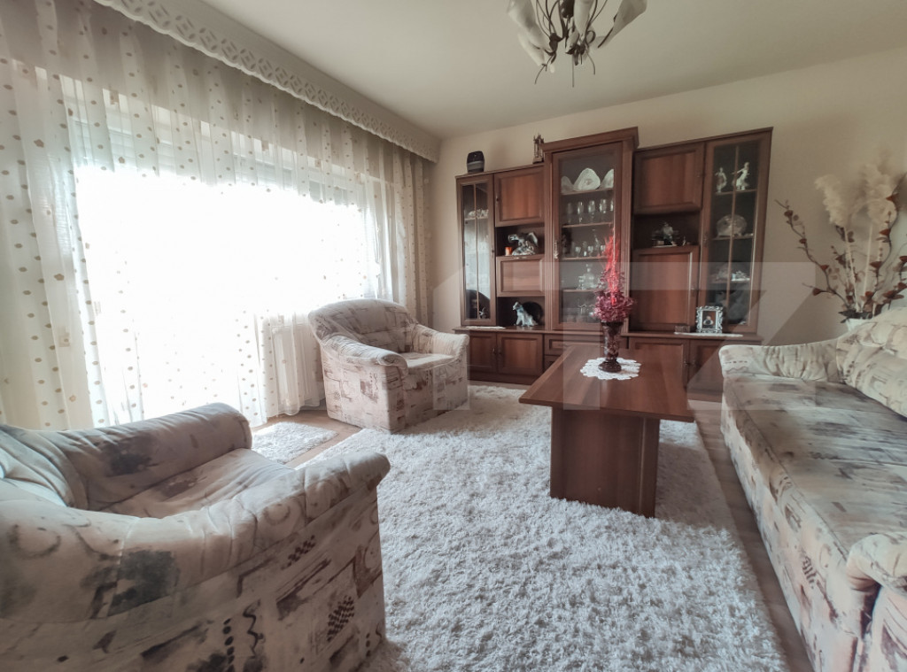 Apartament cu 2 camere decomandate, 52 mp, AC, boxa, renovat