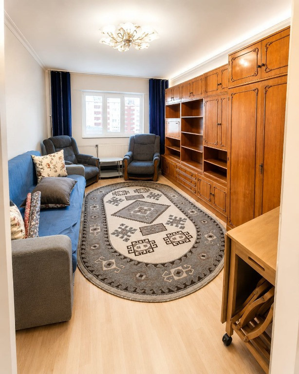 Apartament 2 camere,balcon inchis, lift, cartier Intre Lacuri
