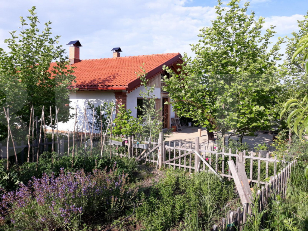 Casă individuală 109mp, teren 5550mp - Hudum