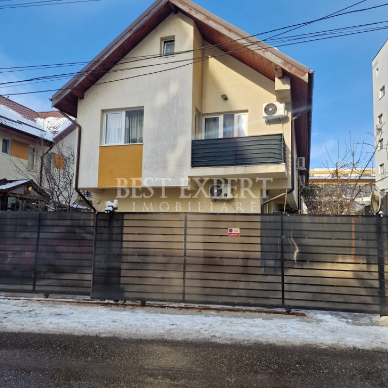 Vilă de vânzare – mobilată și utilată/complex privat