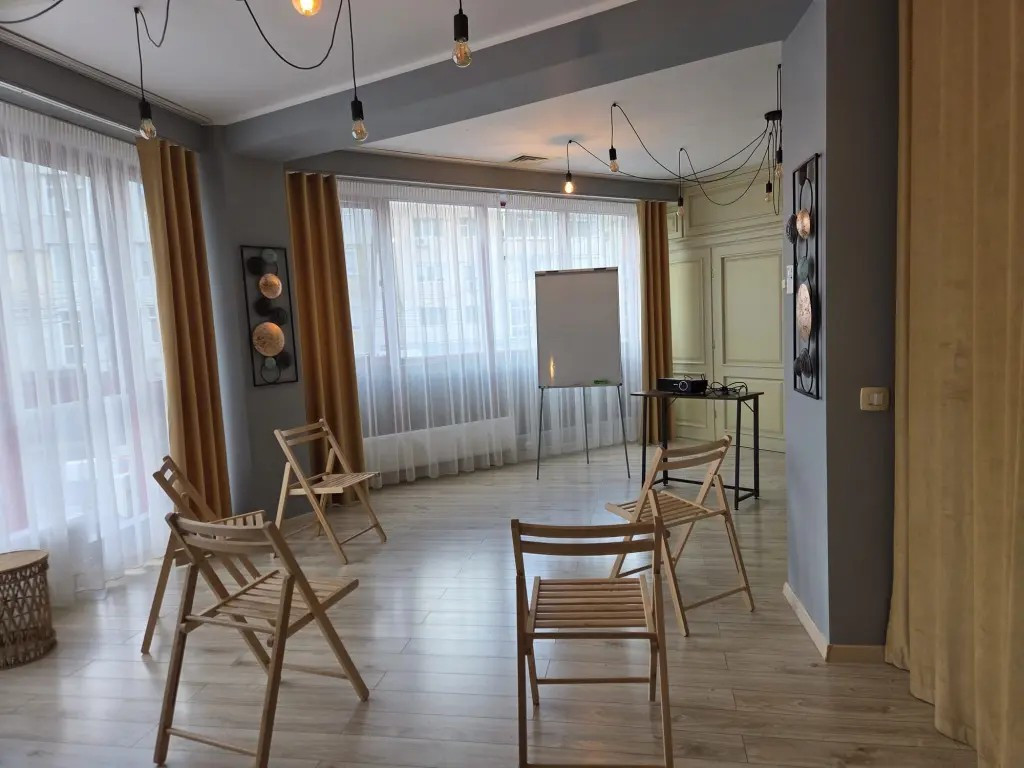 Sală de închiriat pentru cursuri și workshop-uri, Galați, centru