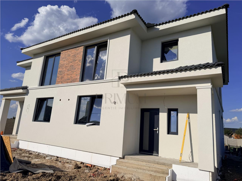 Duplex superb - bucatarie inchisa - teren 375 mp - canalizar