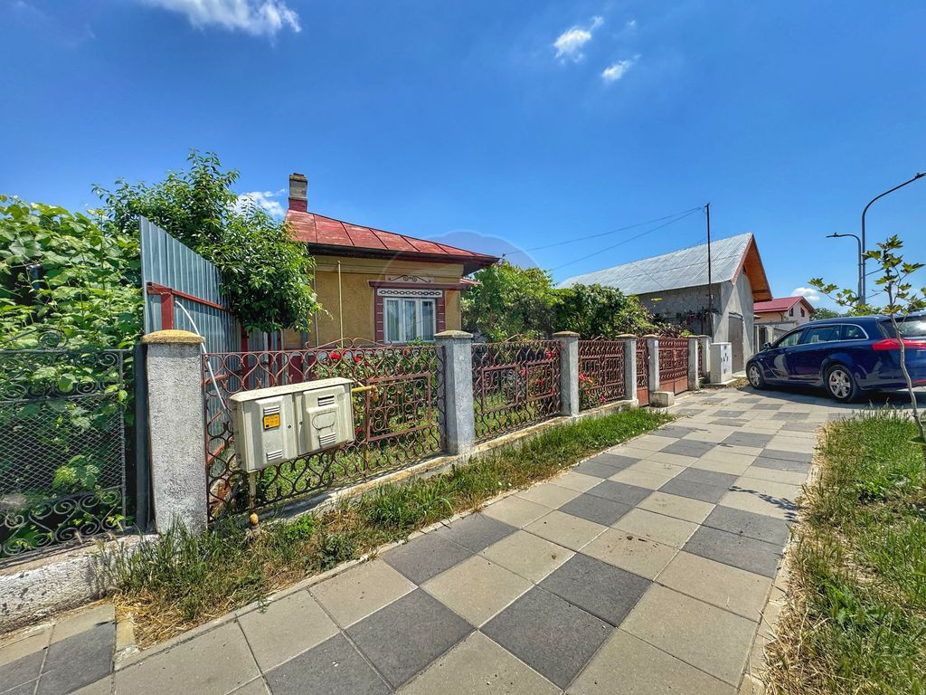 Casă batraneasca cu 3 camere-Oportunitate de Investiție...
