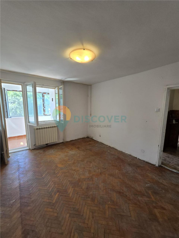 Podul Ros, ETAJ 1, doua camere Decomandate, 2 balcoane, 53
