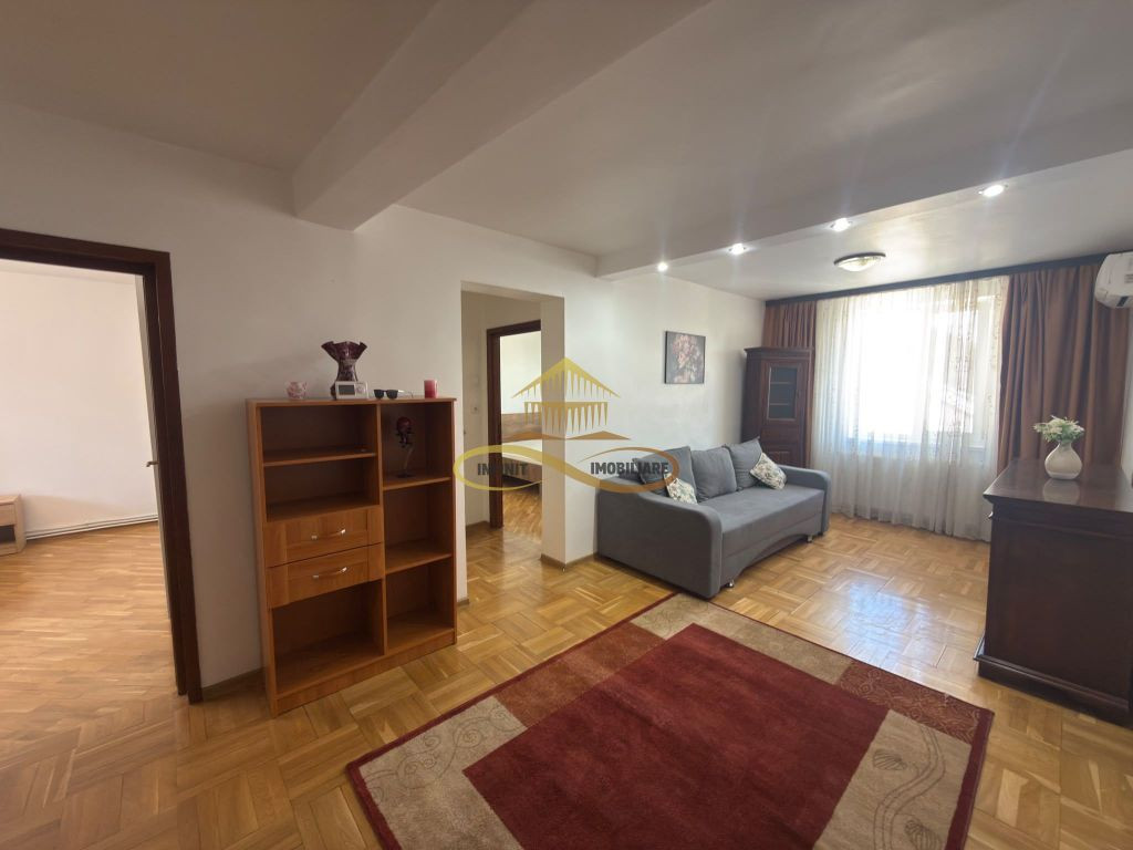 Apartament 3 camere DECOMANDAT + GARAJ opțional, Str. Cr...