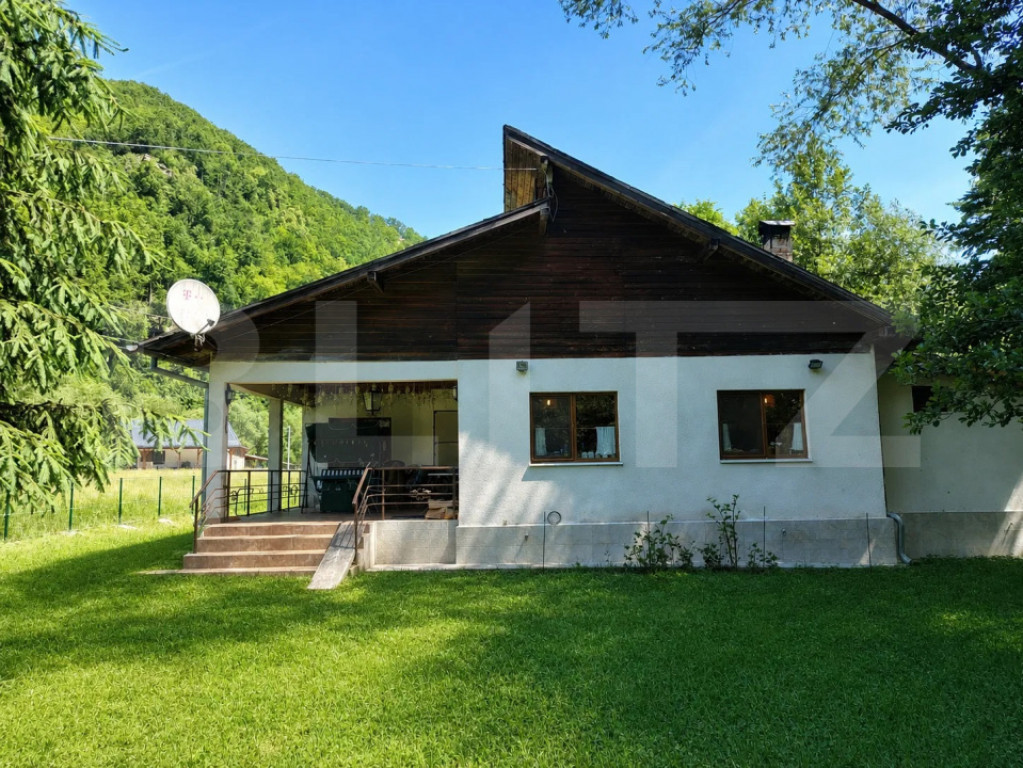 Proprietate rezidențială stil mediteranean, acces la pâr?