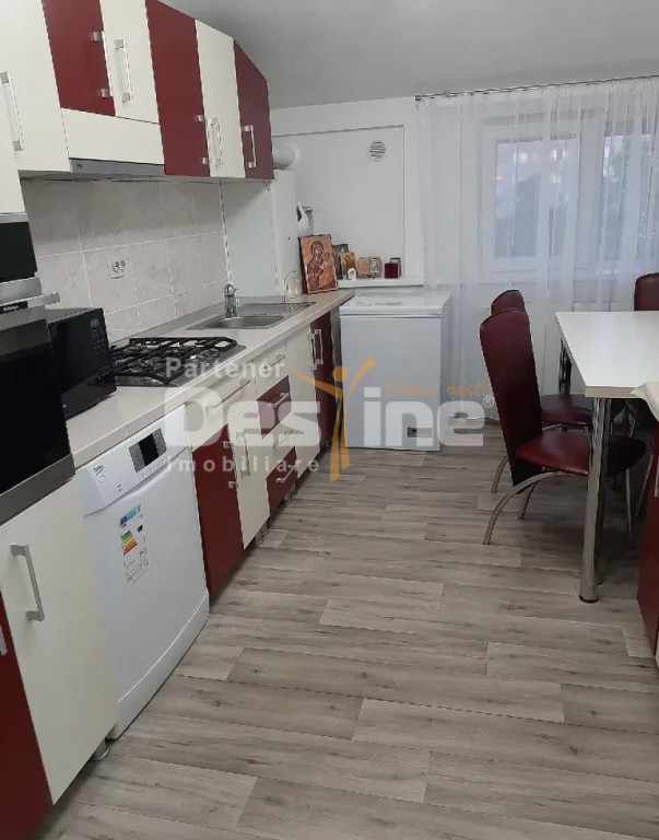 Proprietar Ap.2 camere decomandat la Mansardă