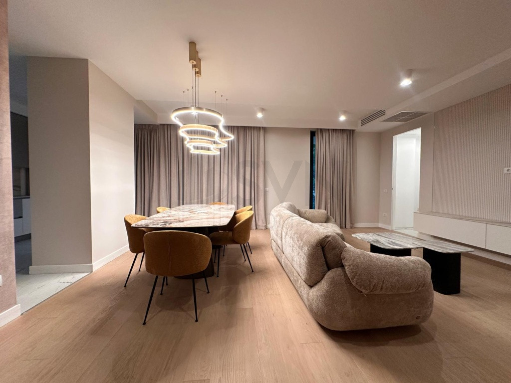 Apartament Aviatorilor l Terasa si gradina 133 mp