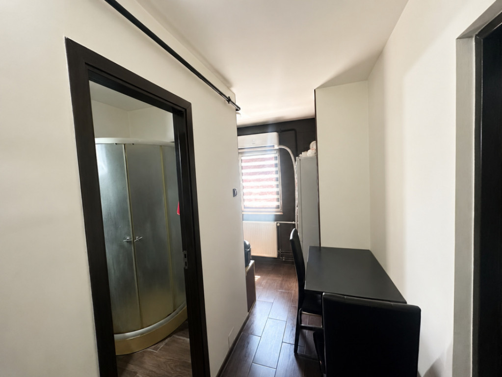 Garsonieră decomandată renovată, 29 mp utili, zona Gară