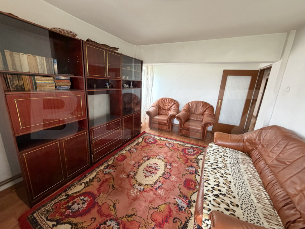 Apartament cu 3 camere, decomandat, 72 mp, zona Victoriei