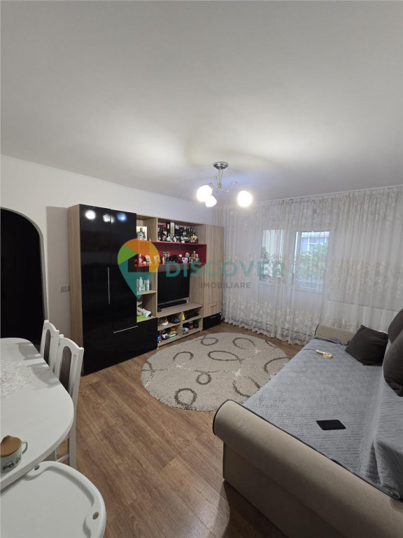 12.06.2026 Apartament 3 camere, Metalurgie, etaj 3, renovat,
