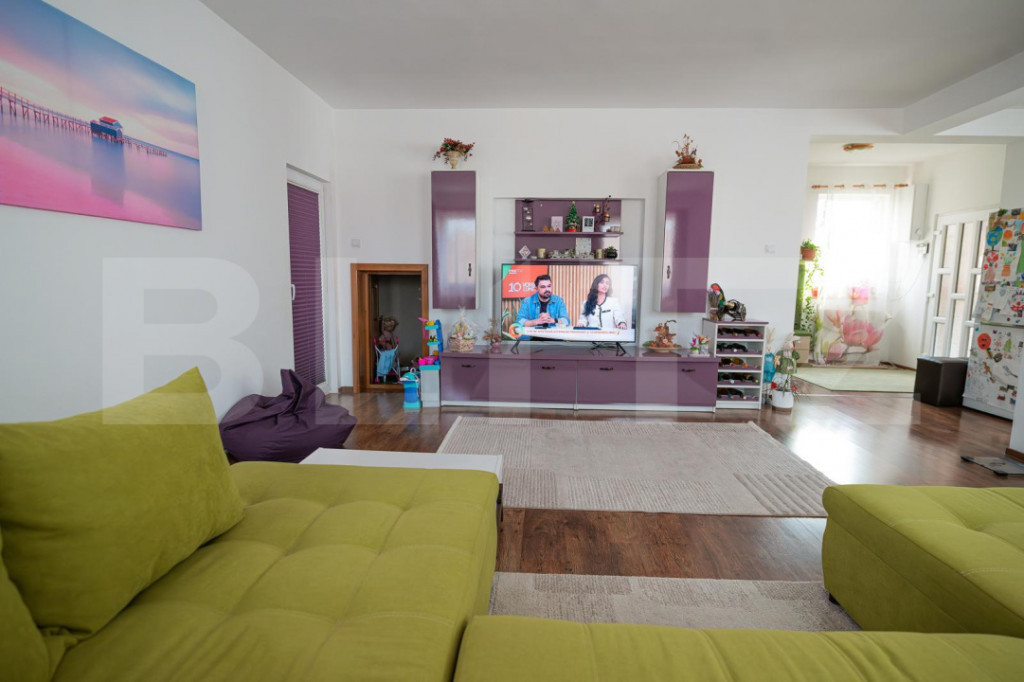 Casa de vanzare 4 camere, 217 mp gata de mutare, zona Reghin
