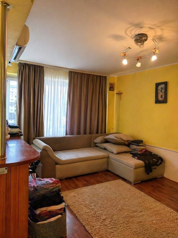 De vanzare apartament cu 4 camere, Dunarea Mall, 95.000 euro