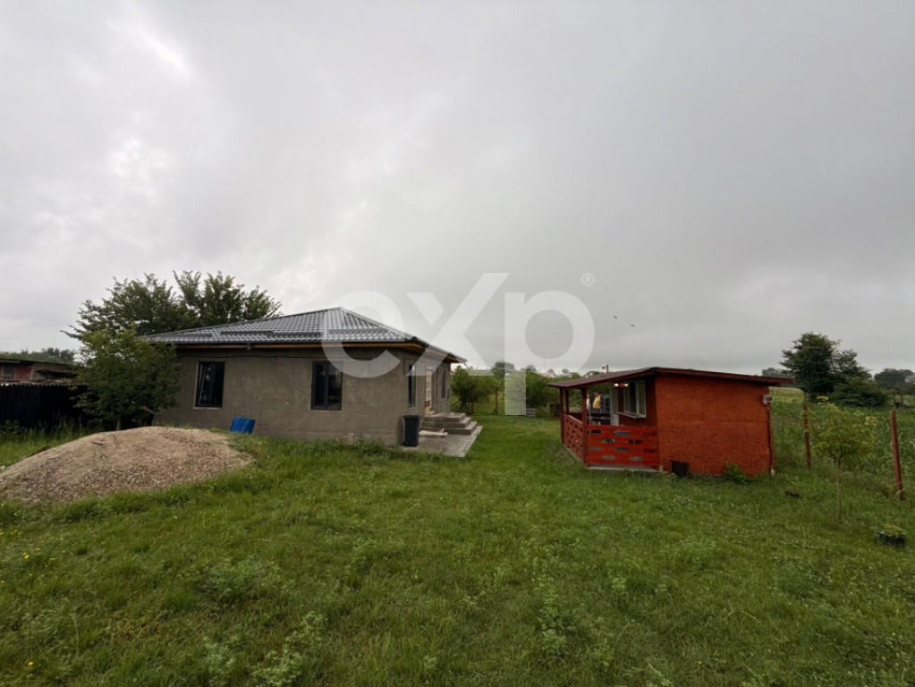 Casă semifinisată | Buzoiești | Teren generos 2.900 mp