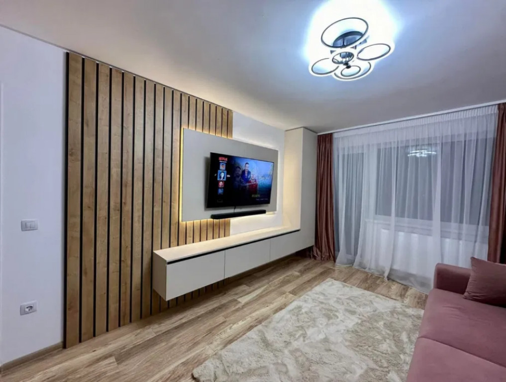 Apartament 3 camere, decomandat - zona Tractorul
