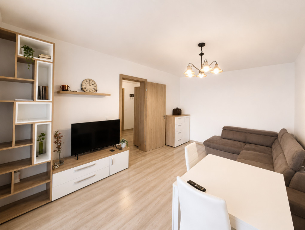 Kasper Coresi - Apartament 2 camere, decomandat, parcare, boxa!
