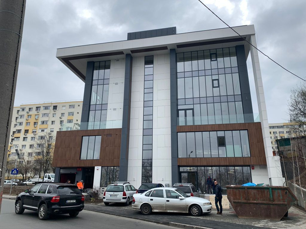 Pantelimon Piata Delfinului Imobil S+P+4 Comercial si Bir...