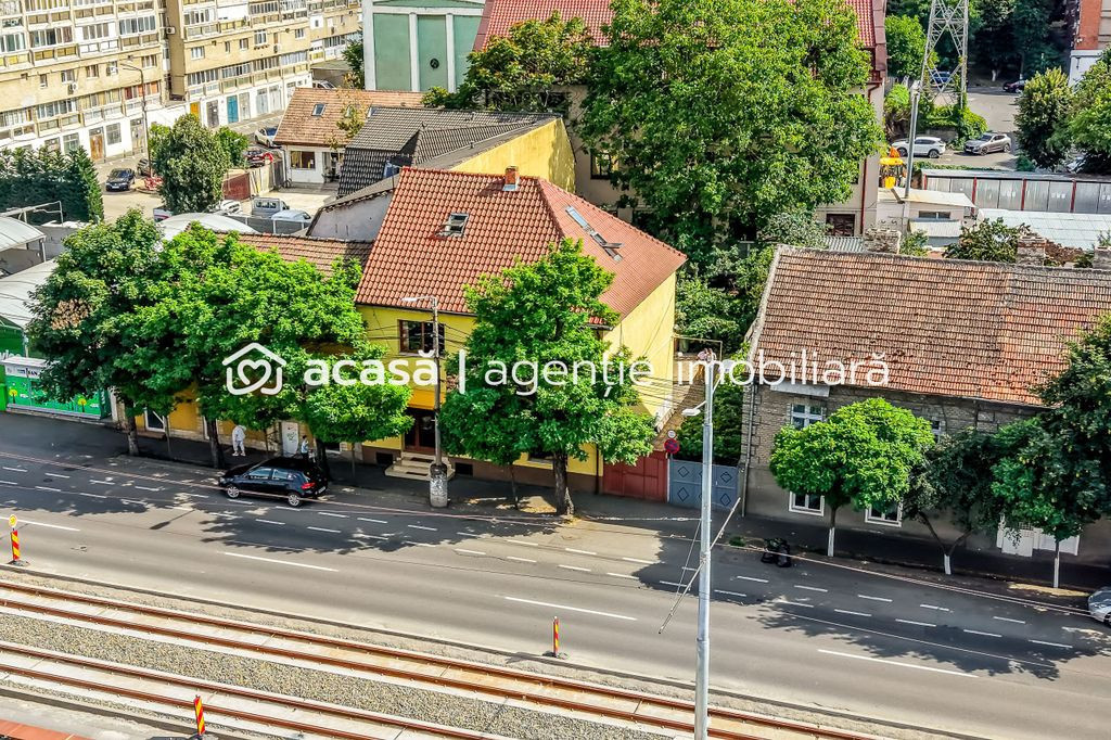 Imobil versatil D+P+E+M | Arteră principală Arad | Curt...