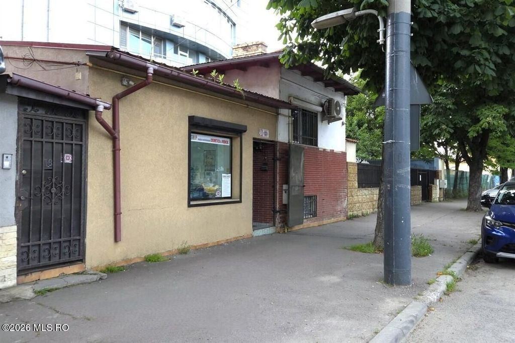 Icil - Policlinica CFR, casa D+P+1E si Spatiu Comercial s...