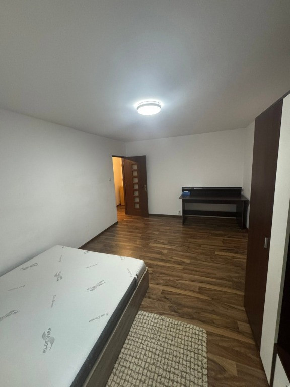 Apartament 1 camera D, in Podul de Fier,