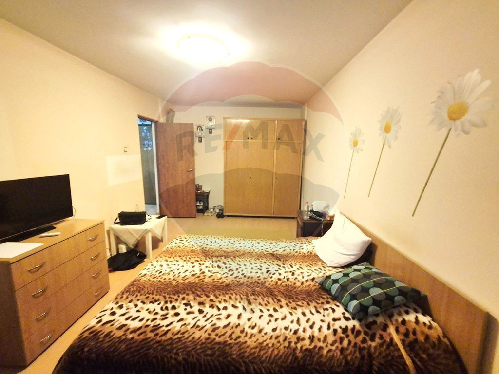 Apartament de vanzare decomandat metrou Crangasi