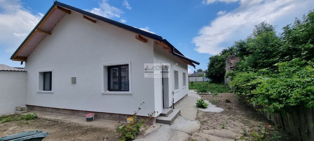 Casă modernă – Renovată integral (2026) – Teren 70...