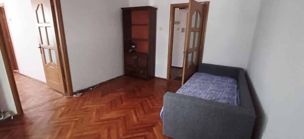 Cosbuc, zona scolii nr.11, 2 camere, etaj 2