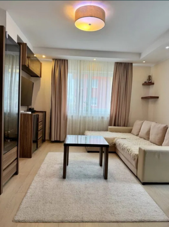 Apartament 2 camere, decomandat - zona Sanpetru