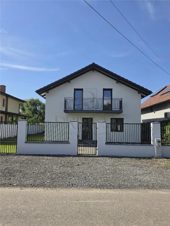 Sanmihaiul Roman - 4 camere- toate utilitatile- strada asfal