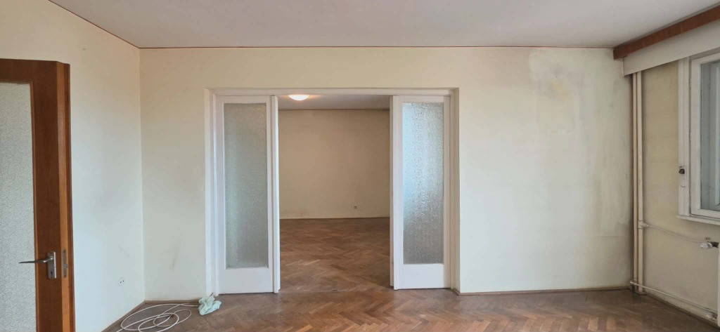 Apartament 4 camere de închiriat, str. Călugăreni