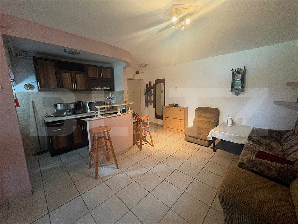 Apartament 3 camere spațios, parter, zonă excelentă lâng