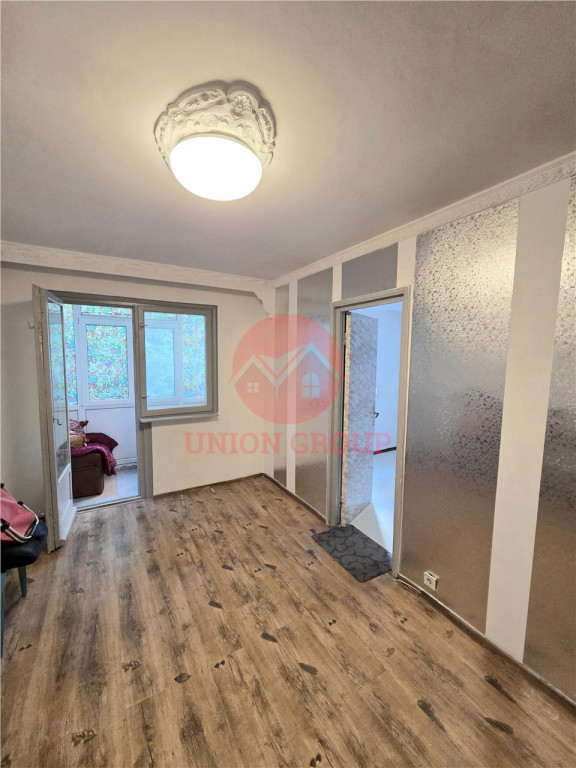 Apartament 3 Camere, Semidecomandat, Zona Piata Amzacea, Eta