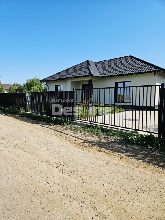 Casă de vânzare 80 mp | 3 camere | Zona Vișan | Loc parca
