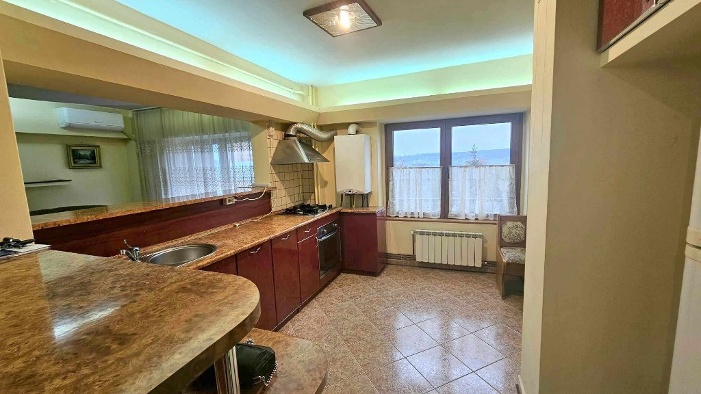 Apartament 3 camere , in Fundatie,INDEPENDENTEI