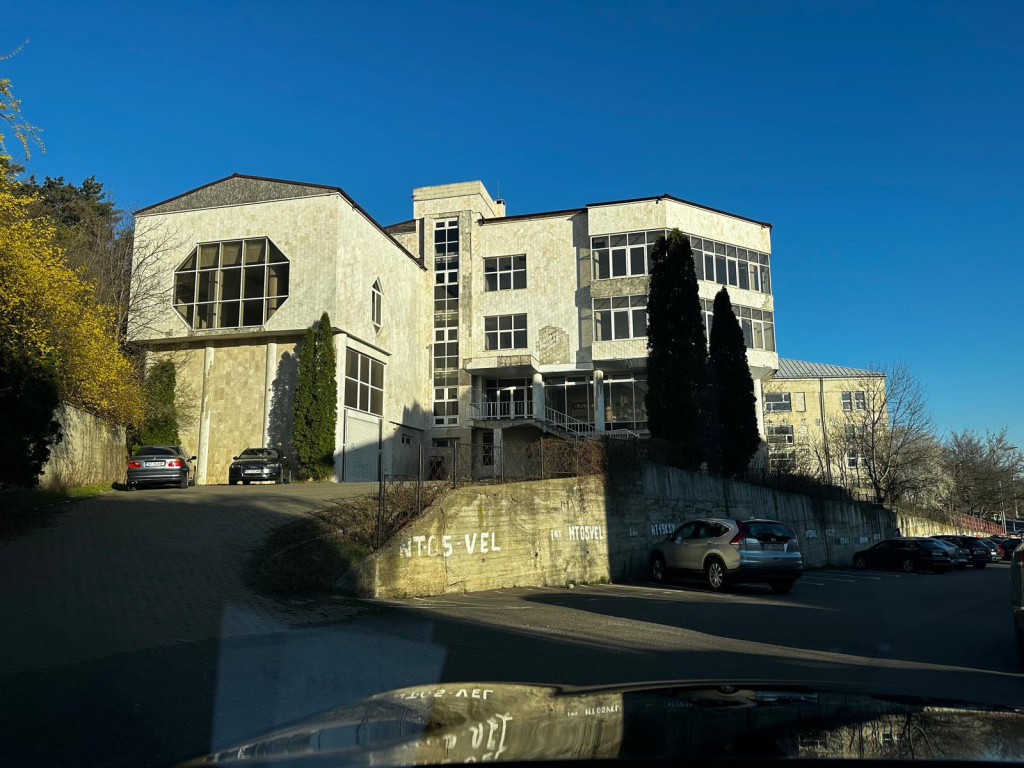 Hală industrială cu chiriaș stabil – deschidere la drum