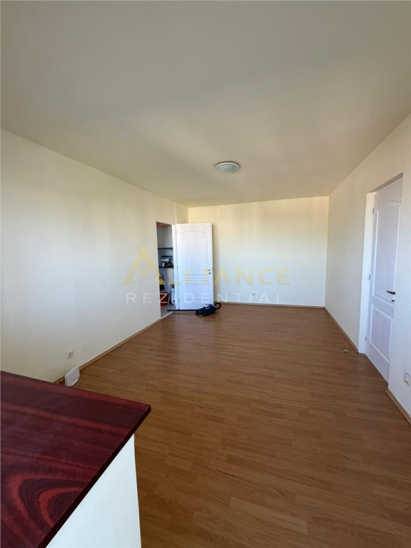 Apartament 2 camere renovat | Bloc anvelopat | Etaj 10/10 cu