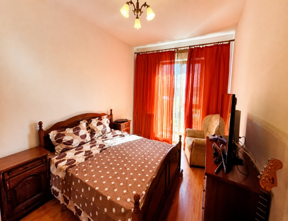 Apartament 2 camere, decomandat - zona Tractorul