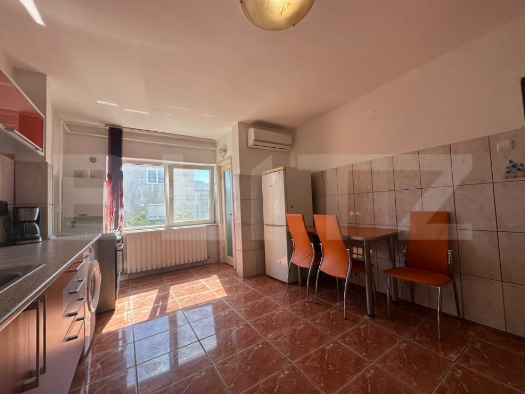 Apartament 2 camere, decomandat, etaj 3, cărămidă, între