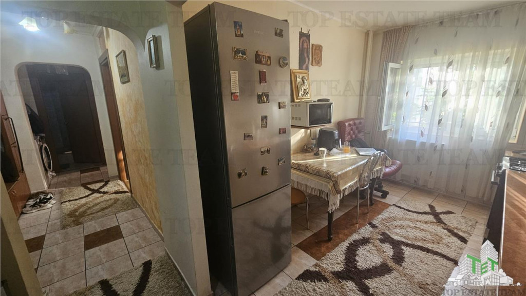Apartament 4 camere bloc ''80 langa metrou/Piata Crangasi