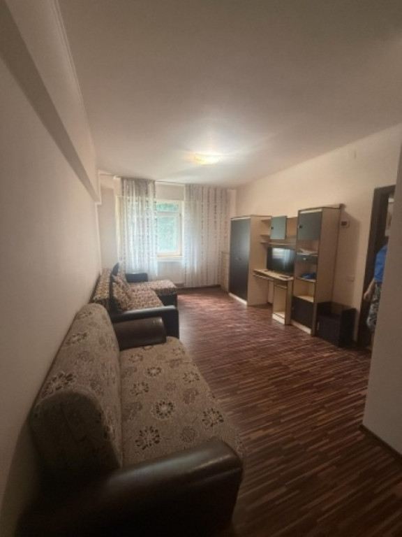 Inchiriez garsoniera 32mp, zona Stefan cel Mare, 400euro