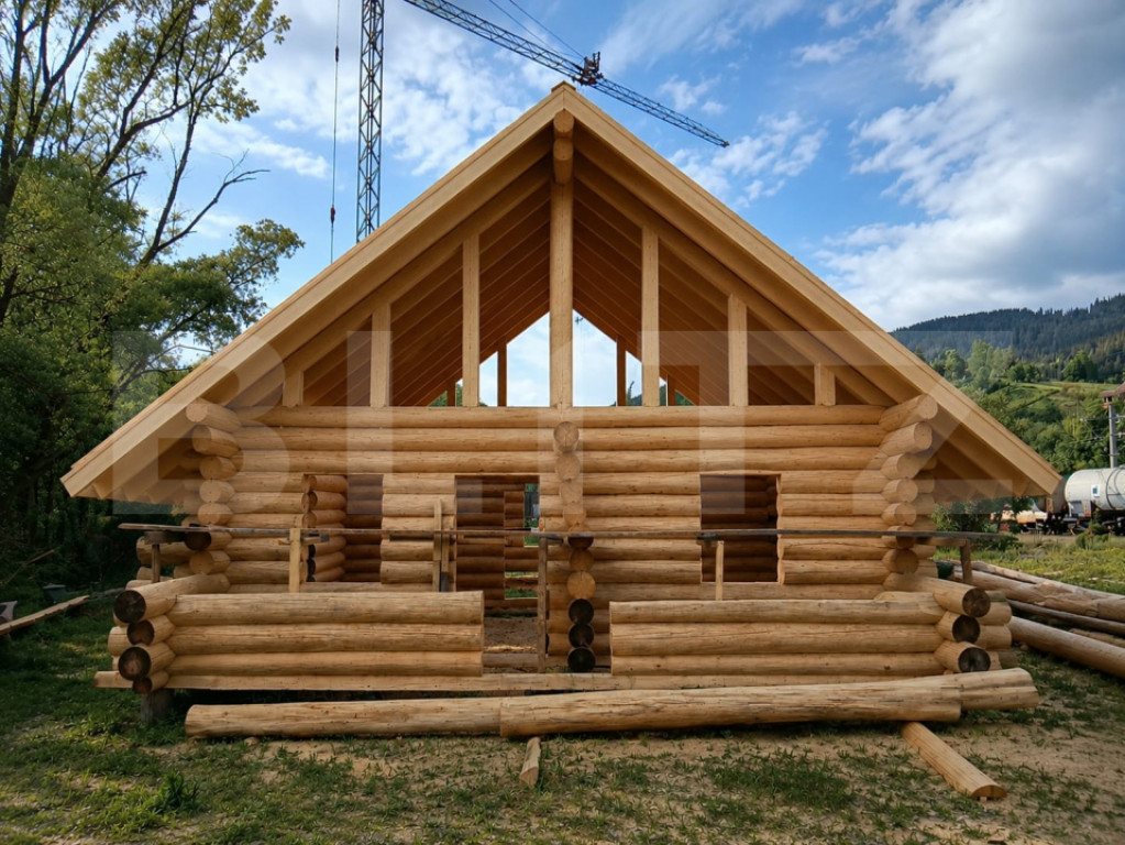 Casa din lemn rotund, 150 mp, in Vatra Dornei