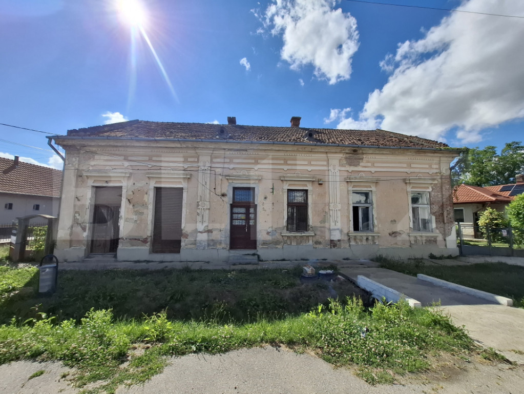 Spațiu comercial de vanzare,244mp,zona de centru in Ardud
