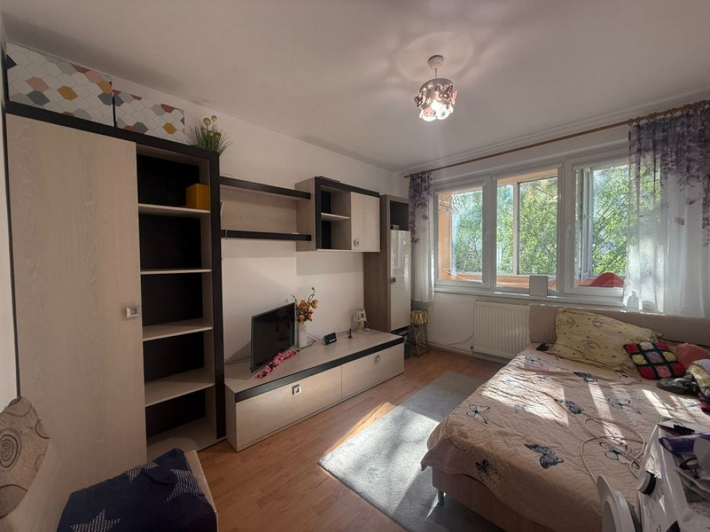 Apartament 3 camere zona Faget-Garii,153000 Euro