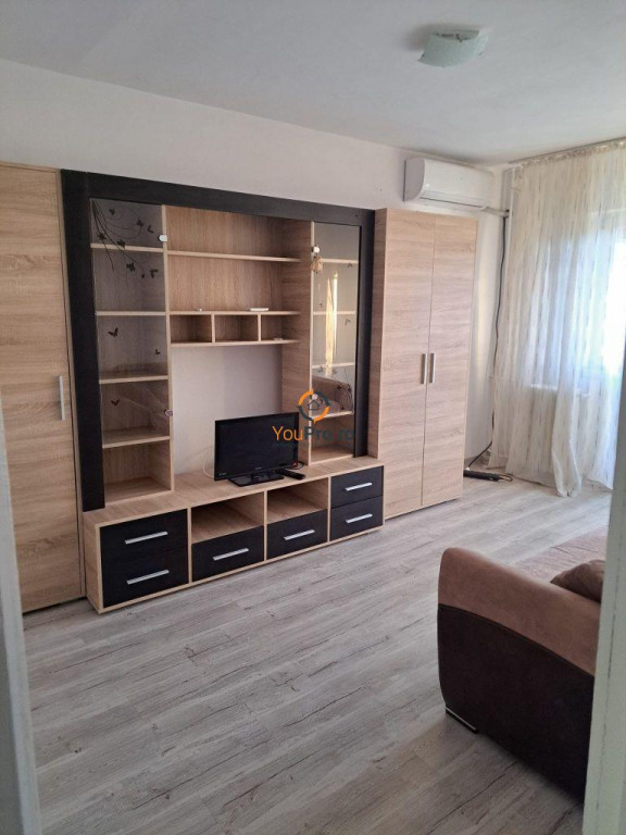Decomandat Etaj Intermediar Lipovei