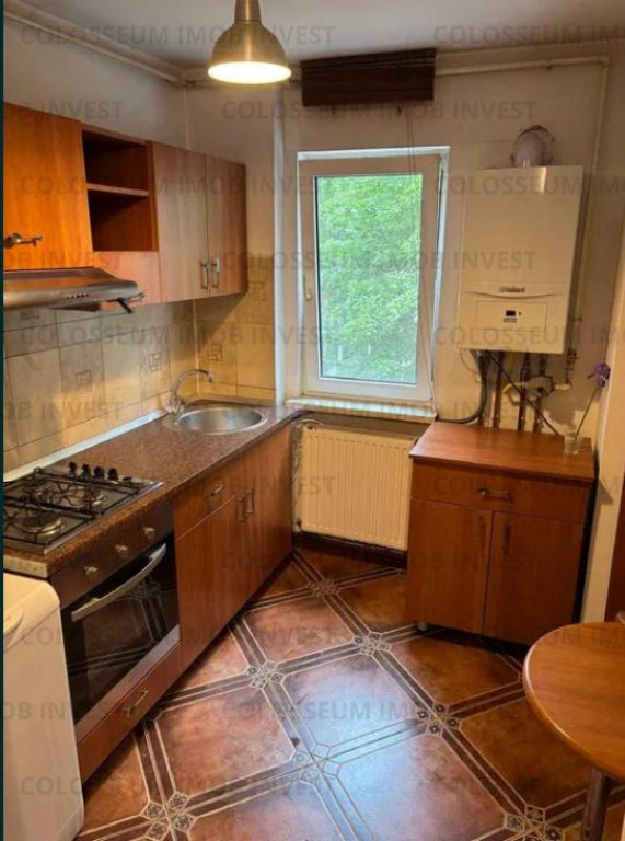 Apartament 2 camere, semidecomandat - zona Astra